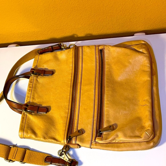 Fossil Handbags - Vintage Fossil Explorer Large Convertible / Crossbody Tote in Tan Leather